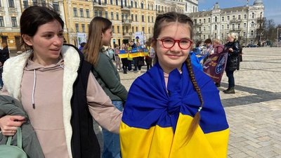 У Києві на Софійській площі провели акцію "Я чекаю на тебе...". Про що йдеться У Києві на Софійській площі провели акцію "Я чекаю на тебе...". Про що йдеться