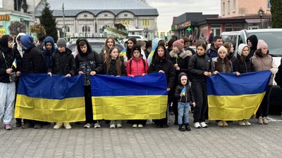 Зустріли звільненого з полону в Корці Зустріли звільненого з полону в Корці