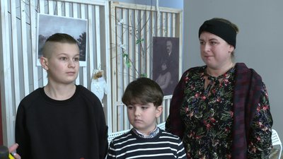 На Рівненщині майже для сотні дітей загиблих військових вручили пам'ятні відзнаки "Батьківське серце" На Рівненщині майже для сотні дітей загиблих військових вручили пам'ятні відзнаки "Батьківське серце"