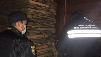 На Львівщині жінка застрелила із рушниці двох доньок та скоїла самогубство