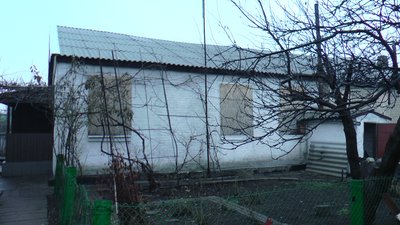 Пошкоджений будинок наслідки російських обстрілів Донецька область Пошкоджений будинок наслідки російських обстрілів Донецька область