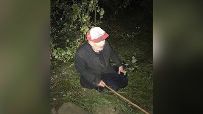 Майже добу блукав: 84-річному пенсіонеру на Житомирщині поліцейські допомогли вибратися з лісу