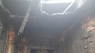 У Чернігівському районі в згорілому будинку знайшли тіло 22-річного хлопця У Чернігівському районі в згорілому будинку знайшли тіло 22-річного хлопця