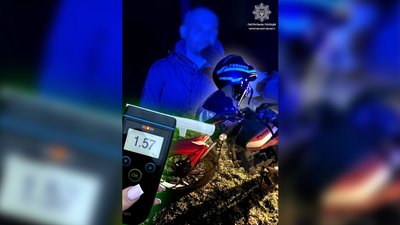 Нетверезі водії на Чернігівщині: на трасі "Київ — Чернігів" зупинили водія мотоцикла
