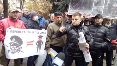 В Житомирі під стінами Нацполіції області протестували проти протиправних дій працівників поліції