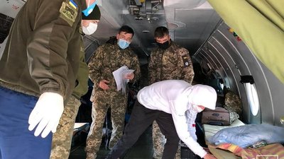 Із Харкова до Києва евакуювали 12 український військових Із Харкова до Києва евакуювали 12 український військових