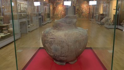 Миколаївські археологи розповіли про амфору віком у 2 500 років Миколаївські археологи розповіли про амфору віком у 2 500 років