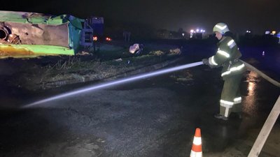 На Черкащині внаслідок ДТП перевернулась цистерна з мелясою