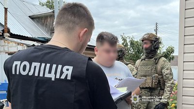 Наркотики, лабораторія у гаражі, зброя: на Чернігівщині затримали п'ятьох підозрюваних
