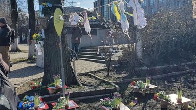 День Героїв Небесної Сотні: у столиці презентували інсталяцію "Обірвана кулею мрія"