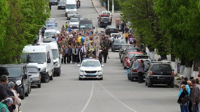 На Тернопільщині попрощалися з бійцем Сергієм Степанюком На Тернопільщині попрощалися з бійцем Сергієм Степанюком
