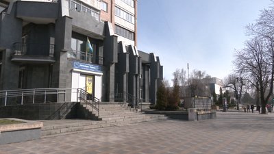 Черкаських волонтерів виселяють із їхнього штабу Черкаських волонтерів виселяють із їхнього штабу