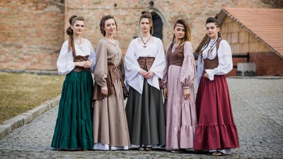 "Натхнення Любарта": лучанки створили колекцію середньовічного одягу