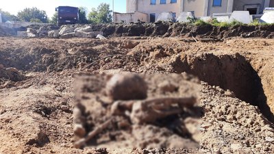 Кладовище першопоселенців. На Миколаївщині під час будівництва супермаркету знайшли людські рештки Кладовище першопоселенців. На Миколаївщині під час будівництва супермаркету знайшли людські рештки