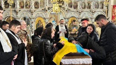 На Закарпатті попрощалися із полеглим захисником Сергієм Логойдою На Закарпатті попрощалися із полеглим захисником Сергієм Логойдою