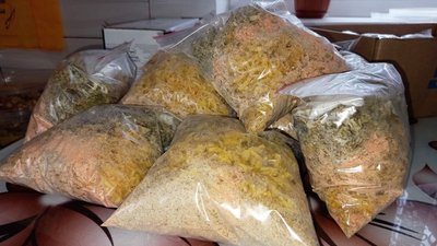 1500 порцій на тиждень: волинські "Файні ґаздині" готують для бійців сухі супи та борщі 1500 порцій на тиждень: волинські "Файні ґаздині" готують для бійців сухі супи та борщі