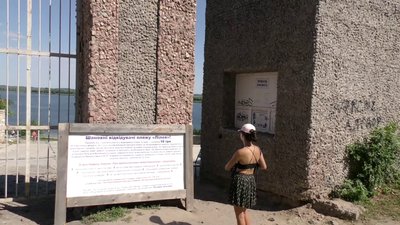 Хто відповідає за херсонський пляж "Лілея" та чому з відпочивальників беруть гроші Хто відповідає за херсонський пляж "Лілея" та чому з відпочивальників беруть гроші