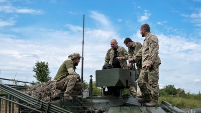 Військові на танку
