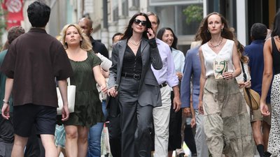 "Диявол носить Prada 2", Енн Гетвей під час зйомок "Диявол носить Prada 2"