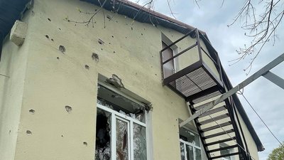 У селищі Лісному на Харківщині окупанти обстріляли дитячий садок та церкву