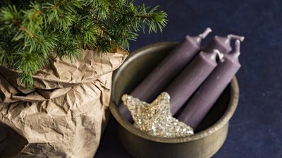 З хвоєю, з лимоном, з секретом. У Дніпрі волонтери створюють свічки до Дня св. Миколая (ВІДЕО)
