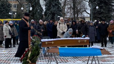 "Війна забирає найкращих": у Черкасах віддали останню шану загиблому захиснику "Війна забирає найкращих": у Черкасах віддали останню шану загиблому захиснику