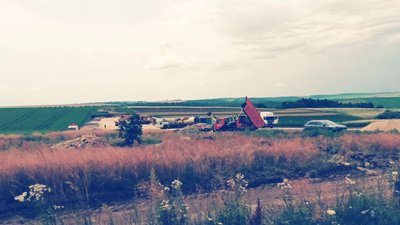 Вітрова станція, яку встановлюють у полі біля Залісців Вітрова станція, яку встановлюють у полі біля Залісців