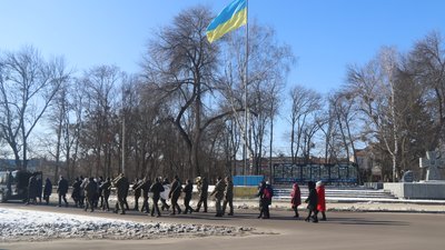 На Сумщині в останню путь провели воїна-охтирчанина Максима Копєйкіна На Сумщині в останню путь провели воїна-охтирчанина Максима Копєйкіна