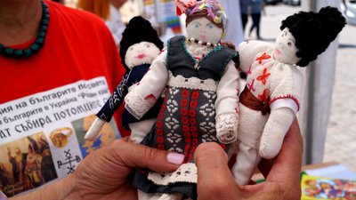 На Дніпрі доброчинному ярмарку національних меншин збирають кошти на підтримку ЗСУ — фоторепортаж На Дніпрі доброчинному ярмарку національних меншин збирають кошти на підтримку ЗСУ — фоторепортаж