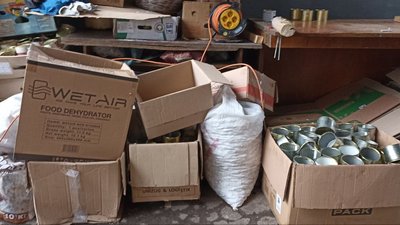 4000 окопних свічок за три місяці виготовив Василь Малецький з Центру обліку бездомних осіб у Житомирі 4000 окопних свічок за три місяці виготовив Василь Малецький з Центру обліку бездомних осіб у Житомирі