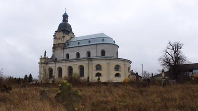 Костел Святої Трійці в Микулинцях на Тернопільщині