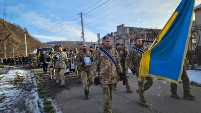 На Закарпатті попрощалися з полеглим військовим Василем Поповичем