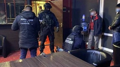 В Ужгороді правоохоронці закрили нелегальні гральні заклади В Ужгороді правоохоронці закрили нелегальні гральні заклади