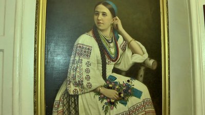 "Віяння мінливої моди". У херсонському музеї готують екскурсію на два голоси "Віяння мінливої моди". У херсонському музеї готують екскурсію на два голоси