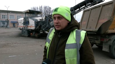 У Новгороді-Сіверському почали ремонт центральної площі: які роботи проведуть У Новгороді-Сіверському почали ремонт центральної площі: які роботи проведуть