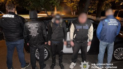 Затримання, військова служба, виїзд за кордон