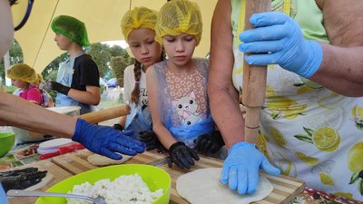 Діти готують традиційні українські страви у Подільську на Одещині