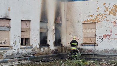 У Сумах на Хіммістечку вдруге за місяць горить покинута будівля У Сумах на Хіммістечку вдруге за місяць горить покинута будівля