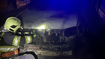 Підпалив автомобіль: на Закарпатті повідомили про підозру харків'янину Підпалив автомобіль: на Закарпатті повідомили про підозру харків'янину