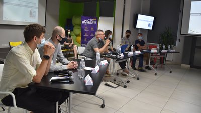 У Вінниці біля двох ринків паркування планують зробити платним