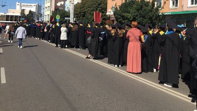 Студенти-першокурсники у Луцьку влаштували урочисту ходу Студенти-першокурсники у Луцьку влаштували урочисту ходу