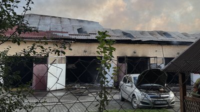 В Ужгороді на вул. Петра Лінтура горіла СТО