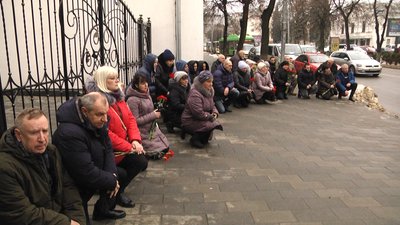 Був спецпризначенцем, загинув у боях за Бахмут: в Житомирі попрощалися із Віталієм Пивоваровим Був спецпризначенцем, загинув у боях за Бахмут: в Житомирі попрощалися із Віталієм Пивоваровим