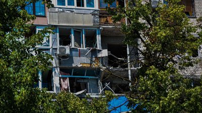 Російська армія обстріляла Херсон: поранені четверо людей