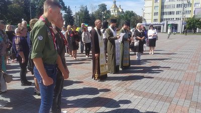 У Рівному вшановують загиблих на Сході захисників У Рівному вшановують загиблих на Сході захисників
