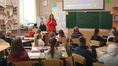 У Полтаві працює учителька з Харківщини Ольга Царук: що каже про нову роботу та переїзд через війну У Полтаві працює учителька з Харківщини Ольга Царук: що каже про нову роботу та переїзд через війну