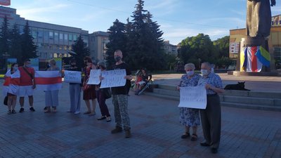 У Рівному вийшли на акцію солідарності із білоруським народом У Рівному вийшли на акцію солідарності із білоруським народом
