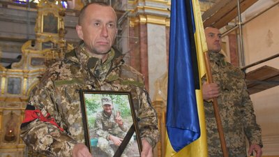 У Луцьку попрощалися з загиблим військовим Віталієм Пшитюком У Луцьку попрощалися з загиблим військовим Віталієм Пшитюком