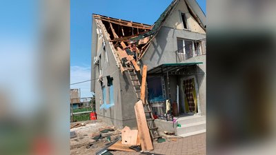 Багатодітна сім'я з Одещини лишилася без даху над головою після ракетного удару. Фото будинку після ракетного удару