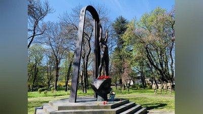 Пам’ять ліквідаторів аварії на Чорнобильській АЕС вшанували в Ужгороді Пам’ять ліквідаторів аварії на Чорнобильській АЕС вшанували в Ужгороді